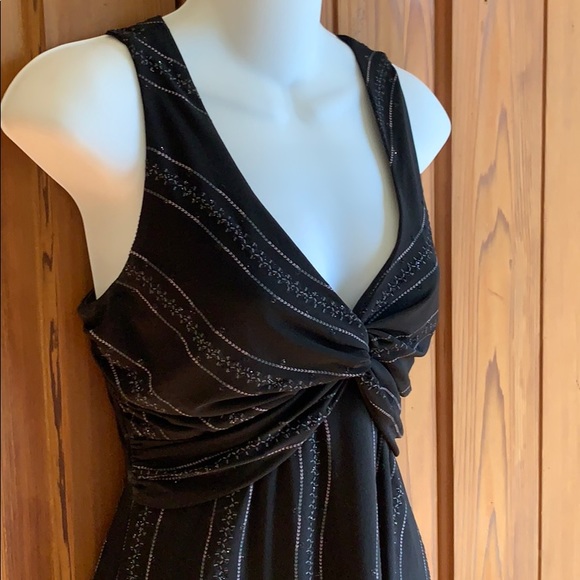 Black Bali Flattering Body Con Dress - Picture 2 of 9